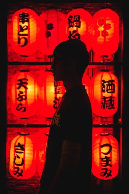 Jak se slaví Vánoce v Albánii: Tradiční zvyky a sváteční obyčeje 6 Tradice vánočního posvícení a zpívání koled