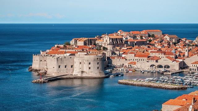 Chorvatsko vs Itálie: Která Destinace je Lepší pro Vaši Dovolenou?