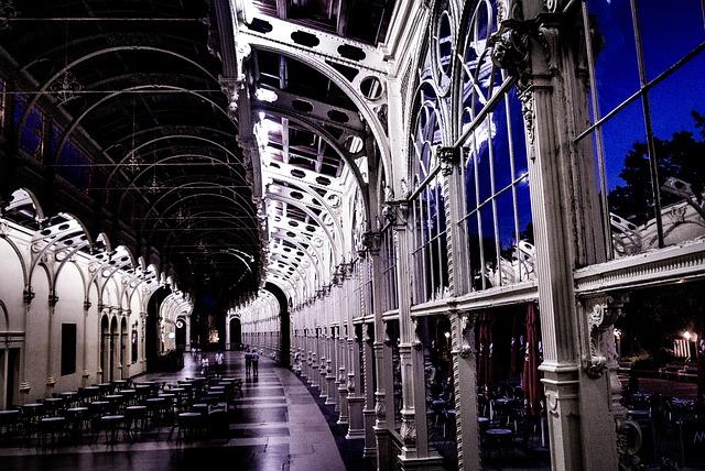 4. Sopečné lázně a lávová pole: Zážitkové aktivity pro dobrodružné cestovatele